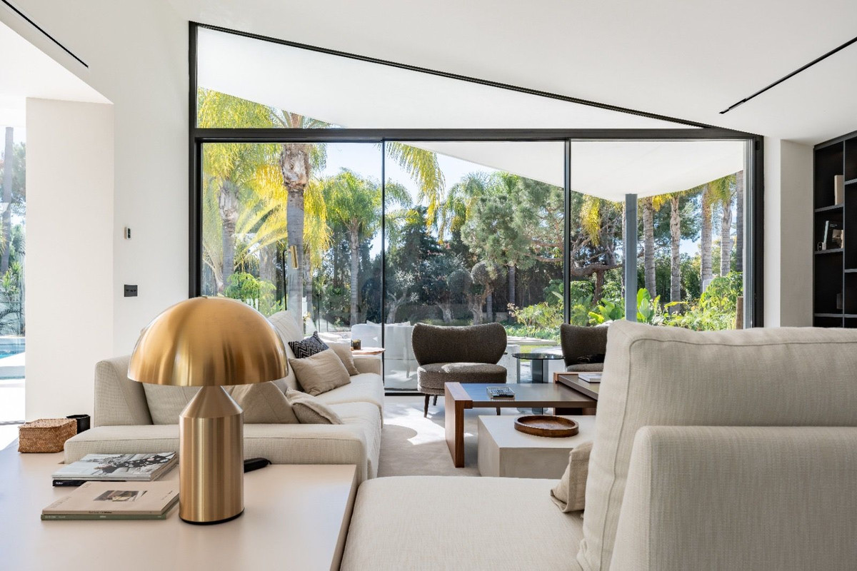 Villa for sale in Hacienda Las Chapas, Málaga, Spain