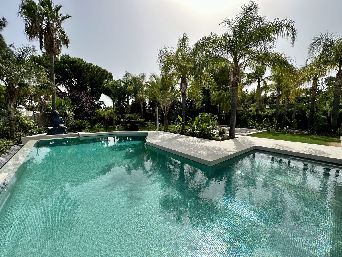 Villa for sale in Hacienda Las Chapas, Málaga, Spain
