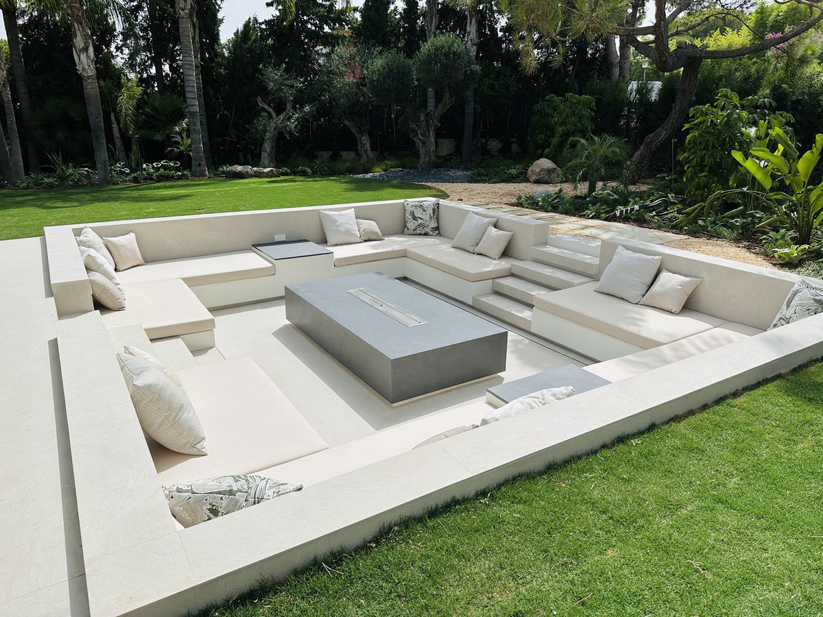 Villa for sale in Hacienda Las Chapas, Málaga, Spain