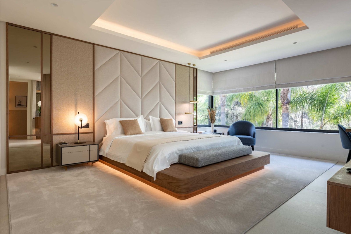 Villa for sale in Hacienda Las Chapas, Málaga, Spain