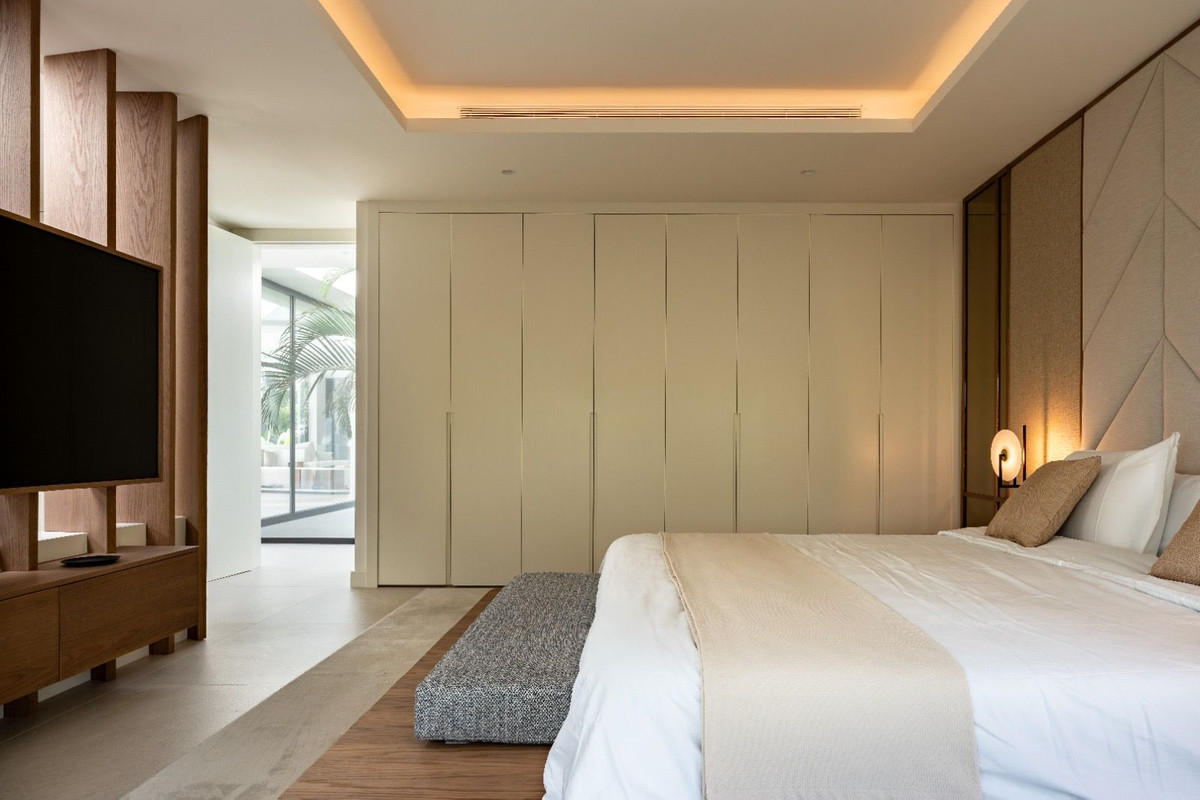 Villa for sale in Hacienda Las Chapas, Málaga, Spain