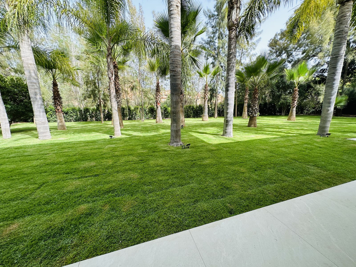 Villa for sale in Hacienda Las Chapas, Málaga, Spain