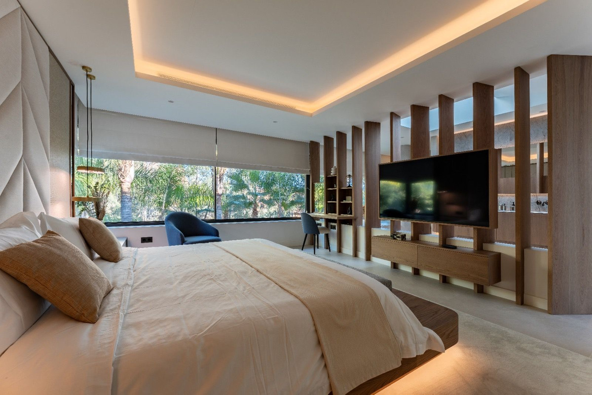 Villa for sale in Hacienda Las Chapas, Málaga, Spain