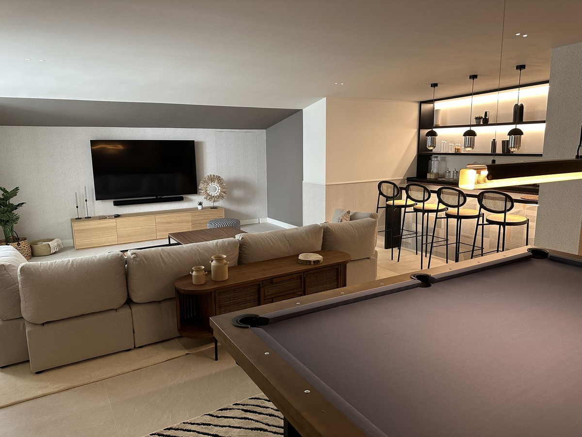 Villa for sale in Hacienda Las Chapas, Málaga, Spain
