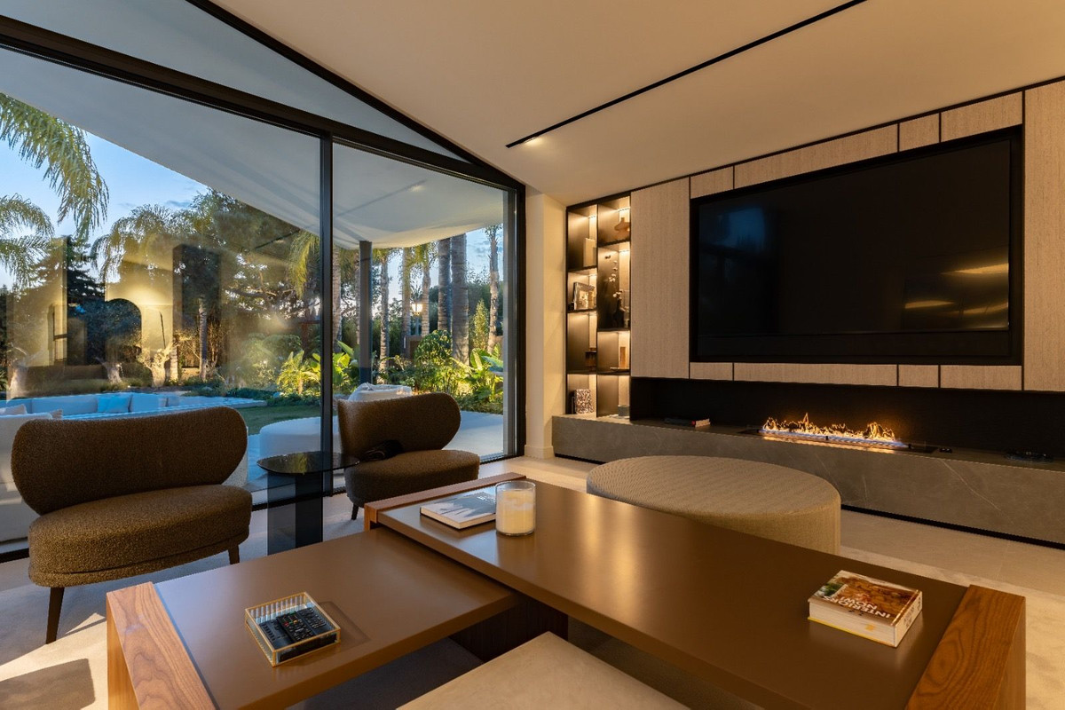 Villa for sale in Hacienda Las Chapas, Málaga, Spain