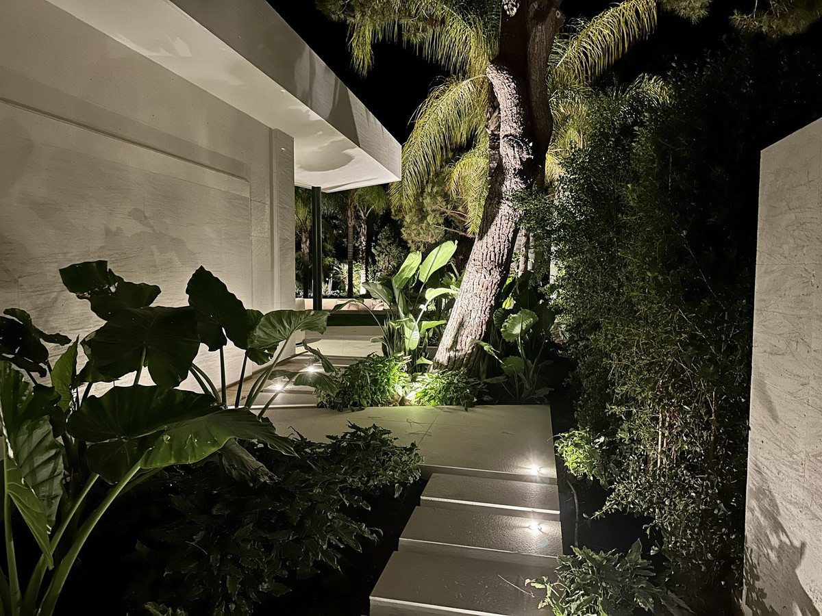 Villa for sale in Hacienda Las Chapas, Málaga, Spain