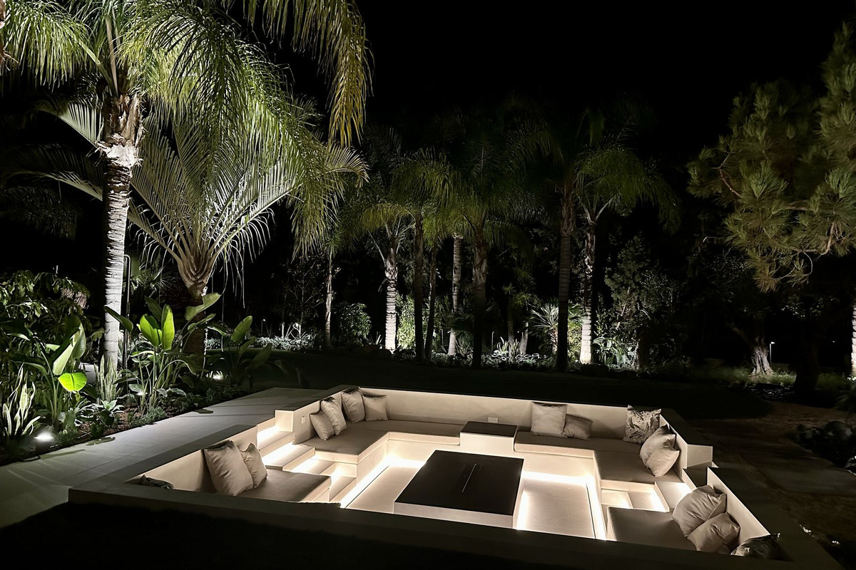 Villa for sale in Hacienda Las Chapas, Málaga, Spain