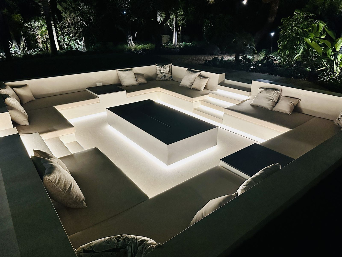 Villa for sale in Hacienda Las Chapas, Málaga, Spain