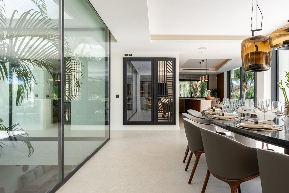 Villa for sale in Hacienda Las Chapas, Málaga, Spain