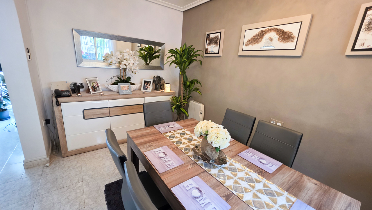 Villa en venta en Villamartin