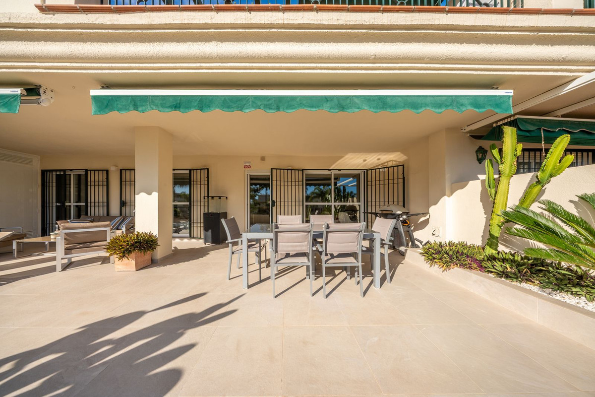 Apartment for sale in Puerto Banus, Málaga, Spain