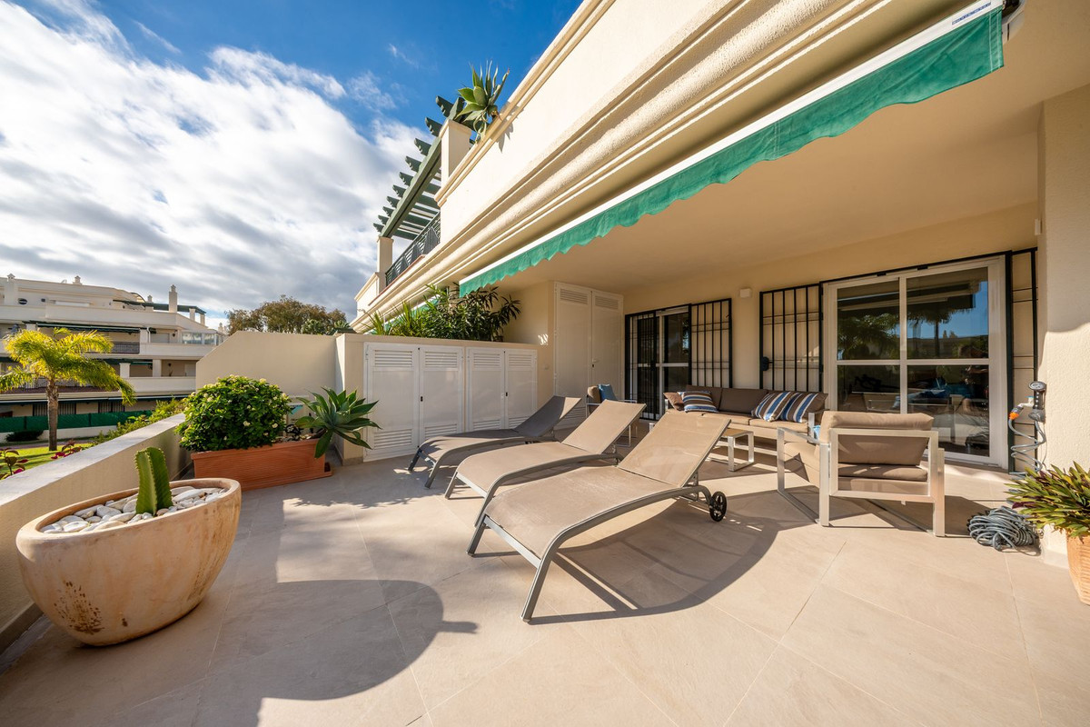 Apartment for sale in Puerto Banus, Málaga, Spain