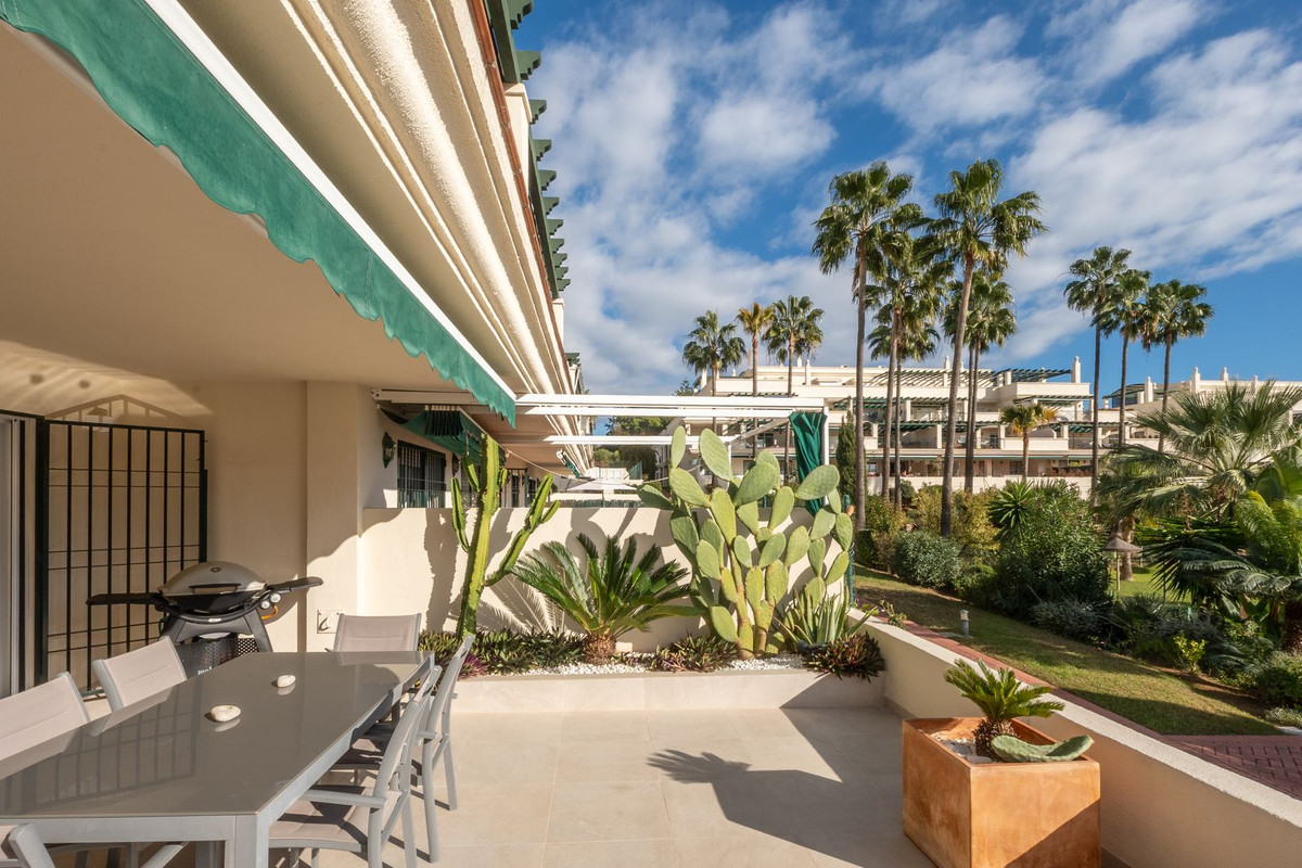 Apartment for sale in Puerto Banus, Málaga, Spain