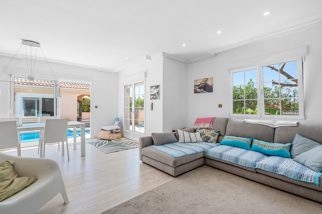 Villa for sale in Torre De La Horadada, Alicante, Spain