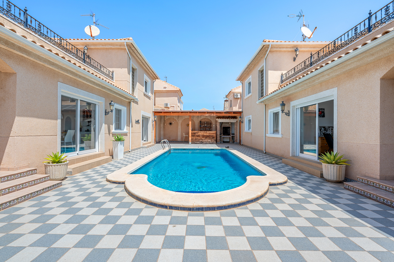Villa for sale in Torre De La Horadada, Alicante, Spain