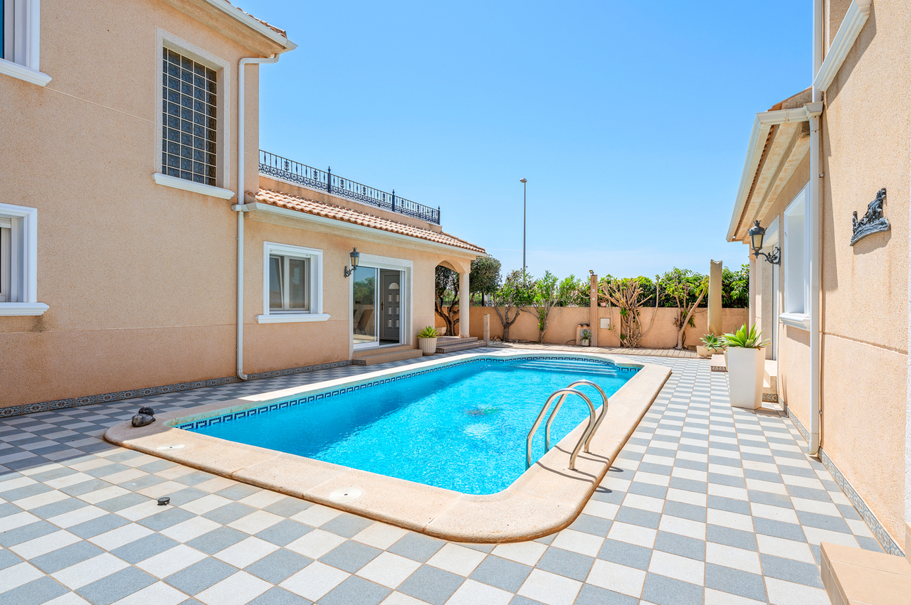 Villa for sale in Torre De La Horadada, Alicante, Spain