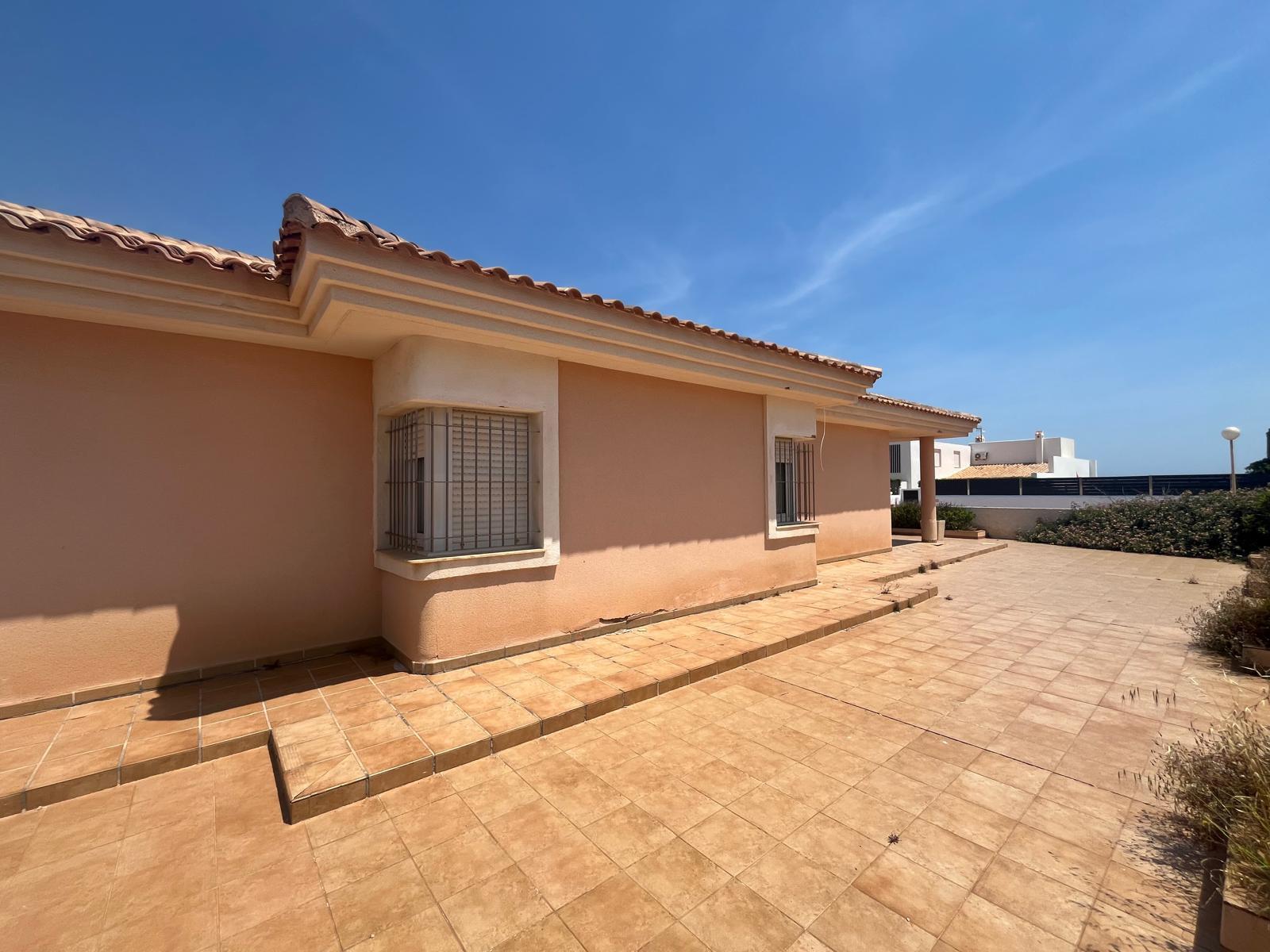 Villa en venta en La Manga Del Mar Menor