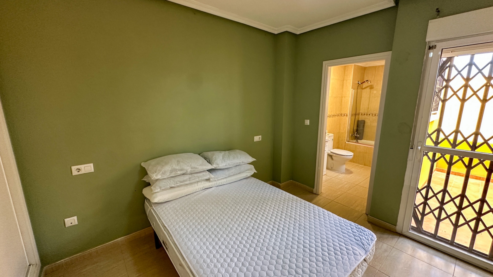 Bungalow for sale in Daya Nueva, Alicante, Spain