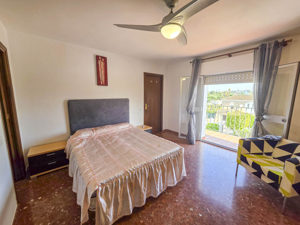 Villa en venta en Estepona