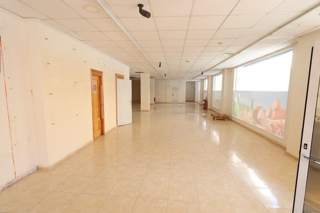 Comercial en venta en Torrevieja