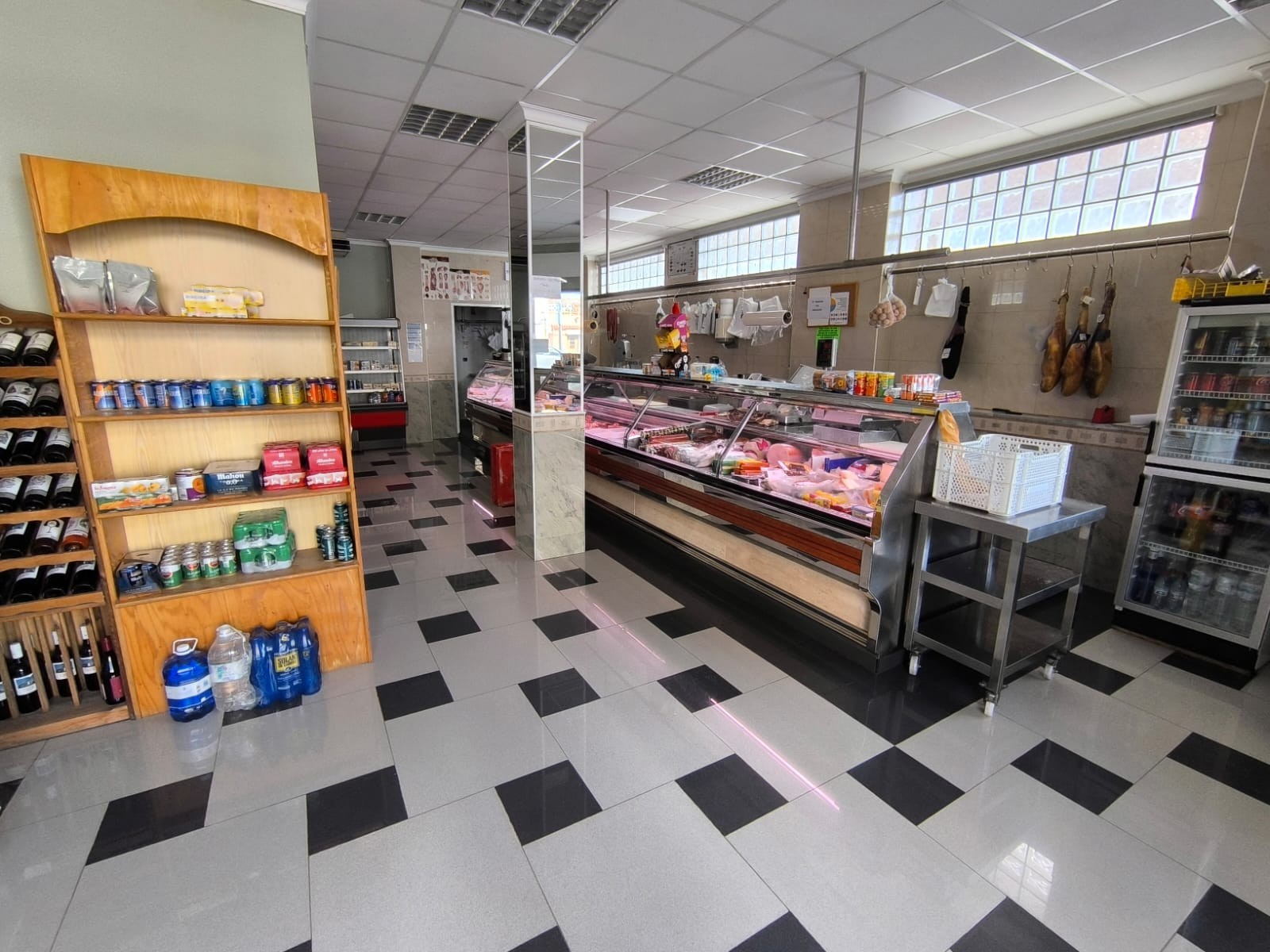 Commercial unit for sale in Yecla, Murcia, Spain