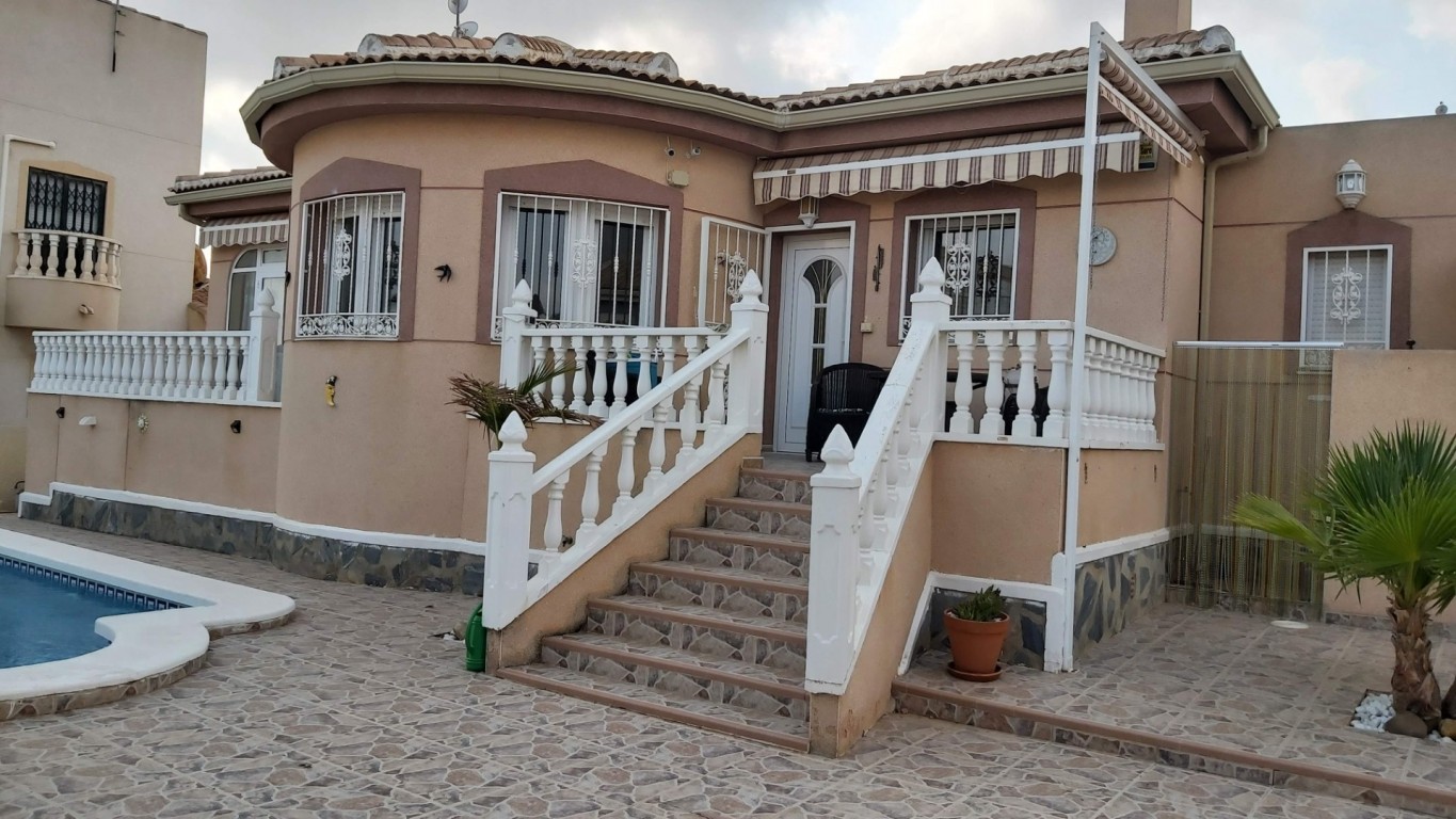 Villa en venta en Benimar