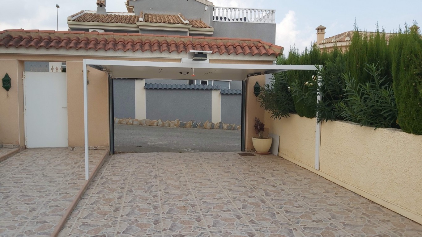 Villa en venta en Benimar