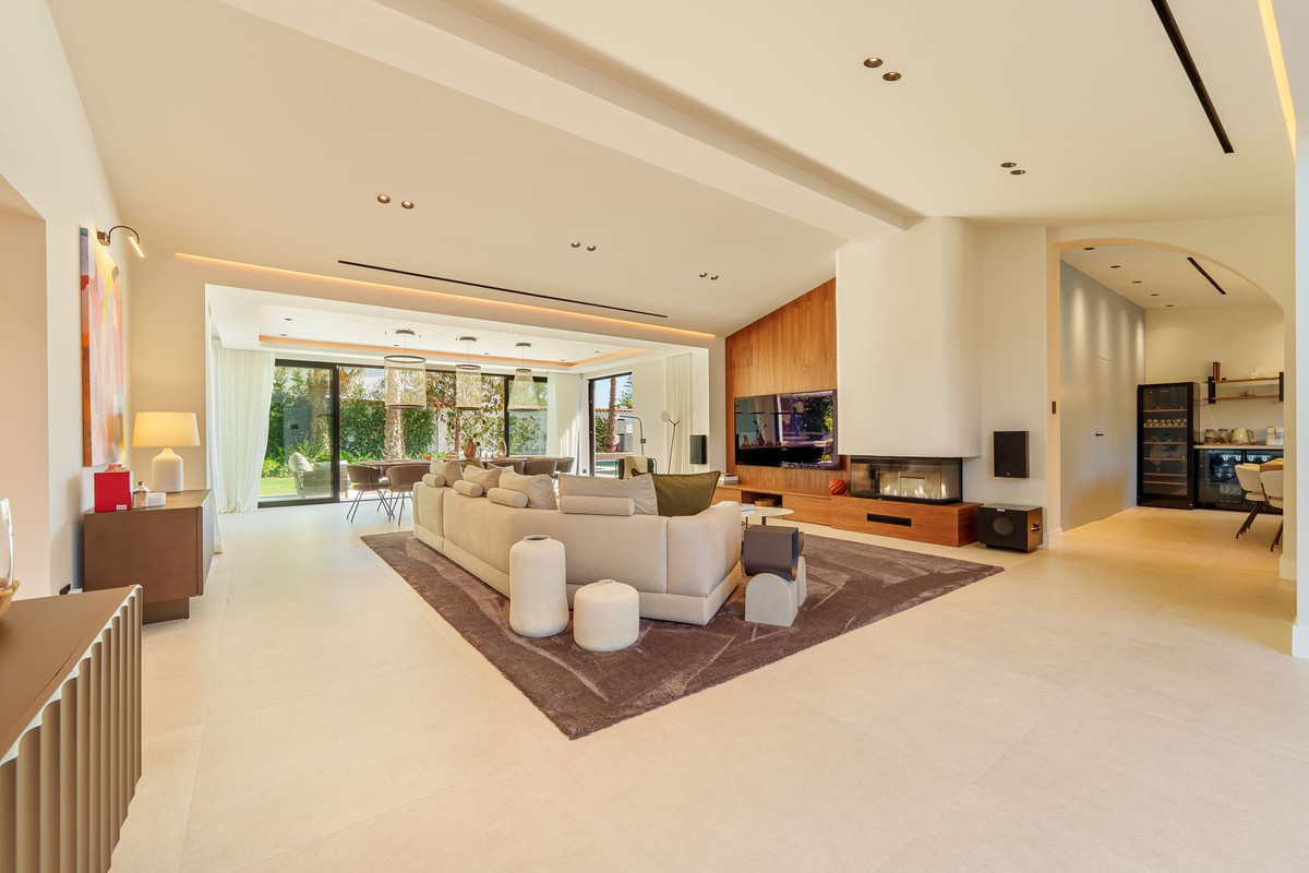 Villa for sale in Puerto Banus, Málaga, Spain