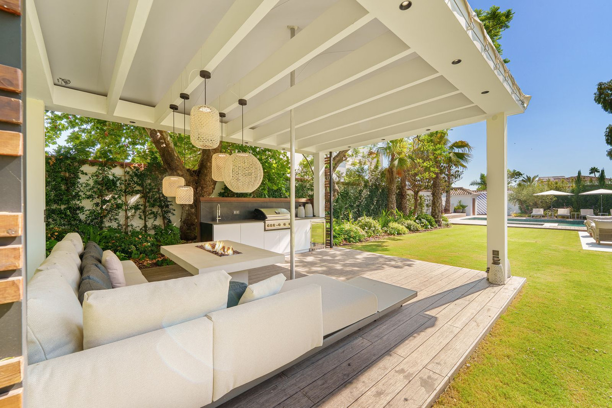 Villa for sale in Puerto Banus, Málaga, Spain