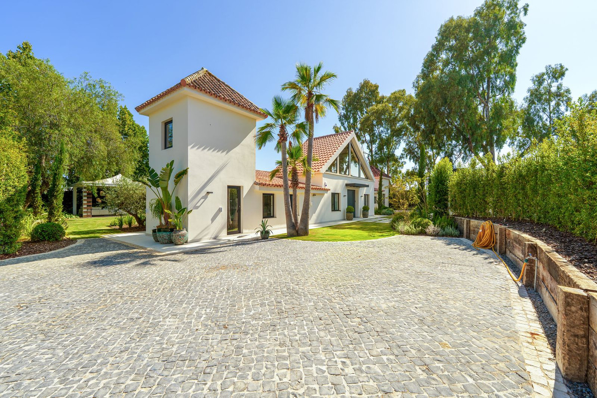 Villa for sale in Puerto Banus, Málaga, Spain