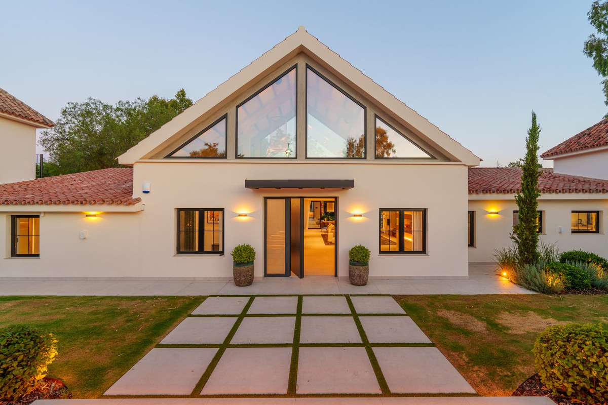 Villa for sale in Puerto Banus, Málaga, Spain
