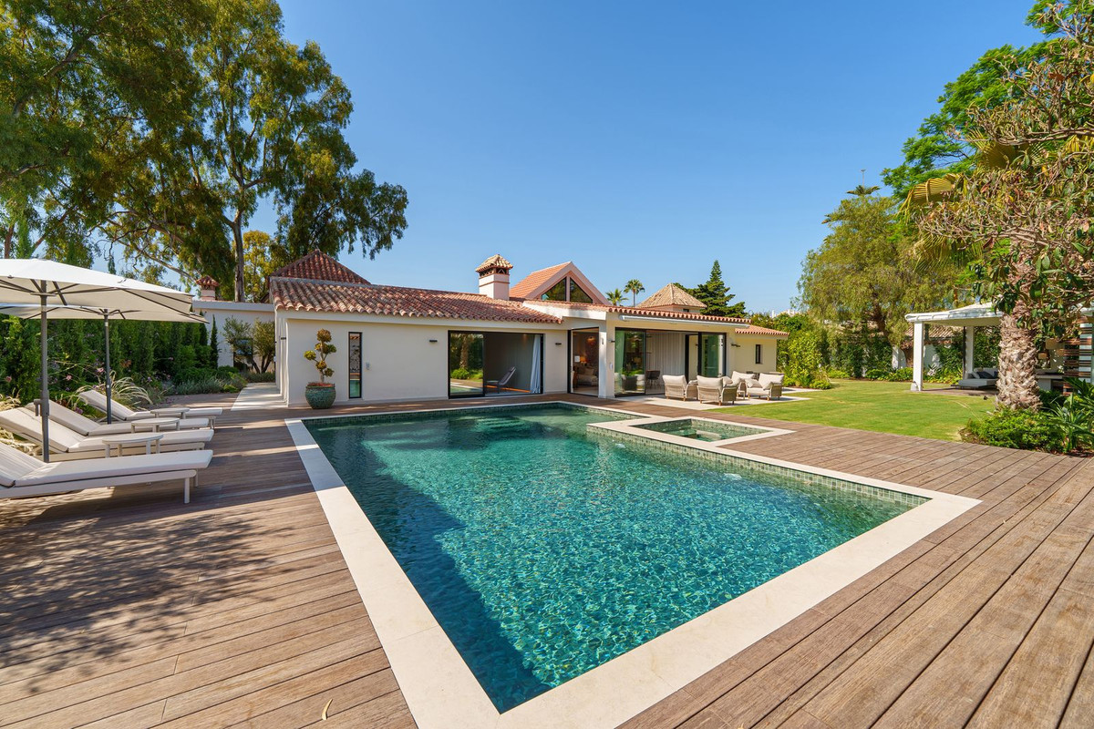 Villa for sale in Puerto Banus, Málaga, Spain