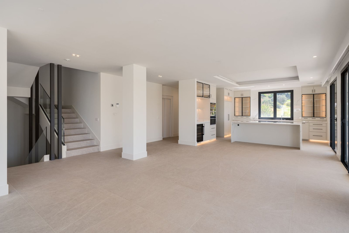 Villa for sale in Estepona, Málaga, Spain
