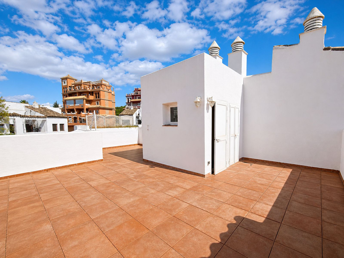 Penthouse for sale in La Duquesa, Málaga, Spain