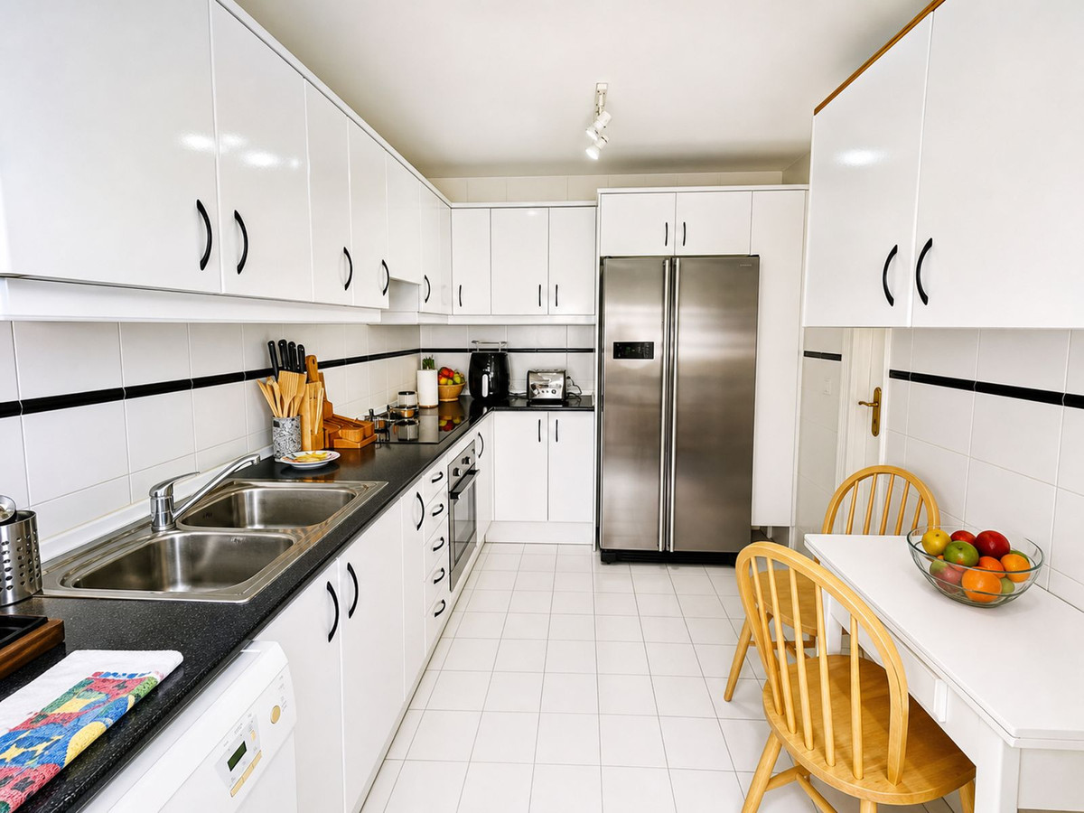 Penthouse for sale in La Duquesa, Málaga, Spain