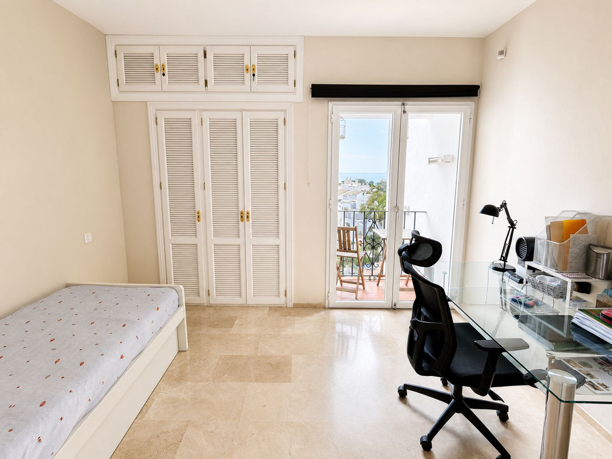 Penthouse for sale in La Duquesa, Málaga, Spain