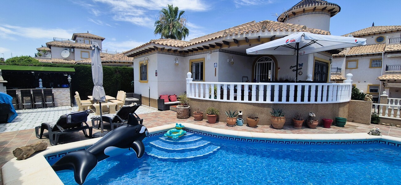 Villa for sale in Villamartin, Alicante, Spain
