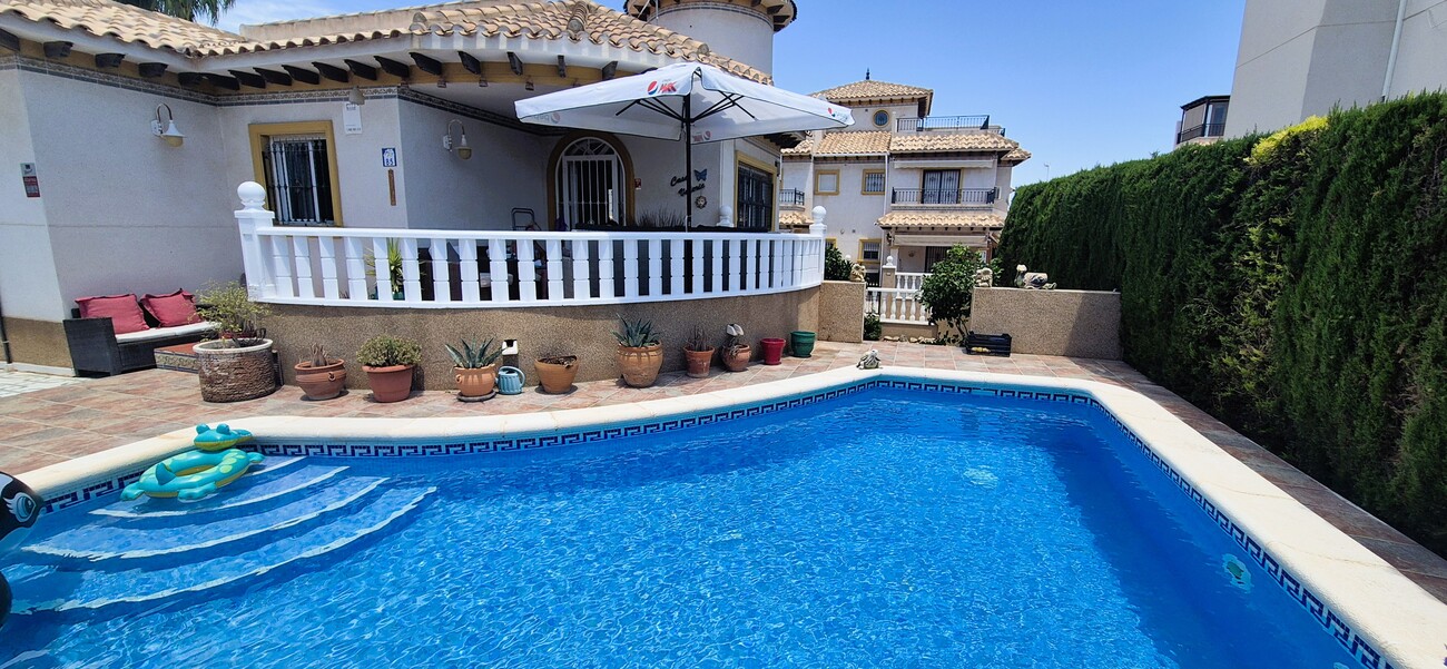 Villa for sale in Villamartin, Alicante, Spain