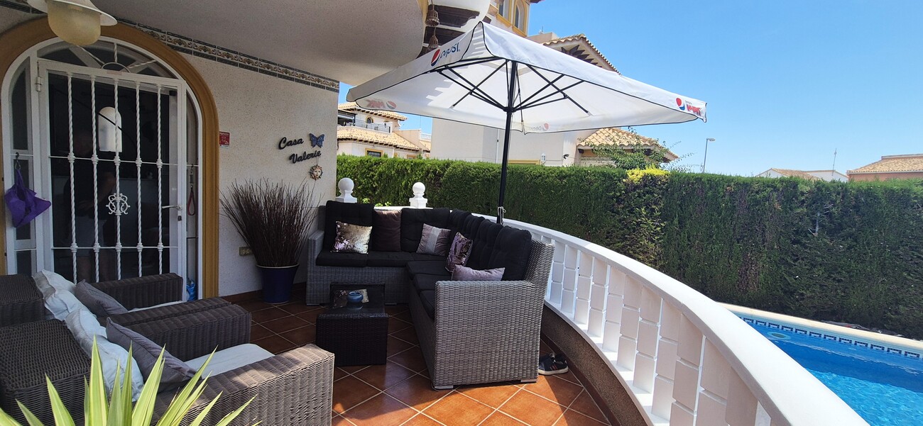 Villa for sale in Villamartin, Alicante, Spain