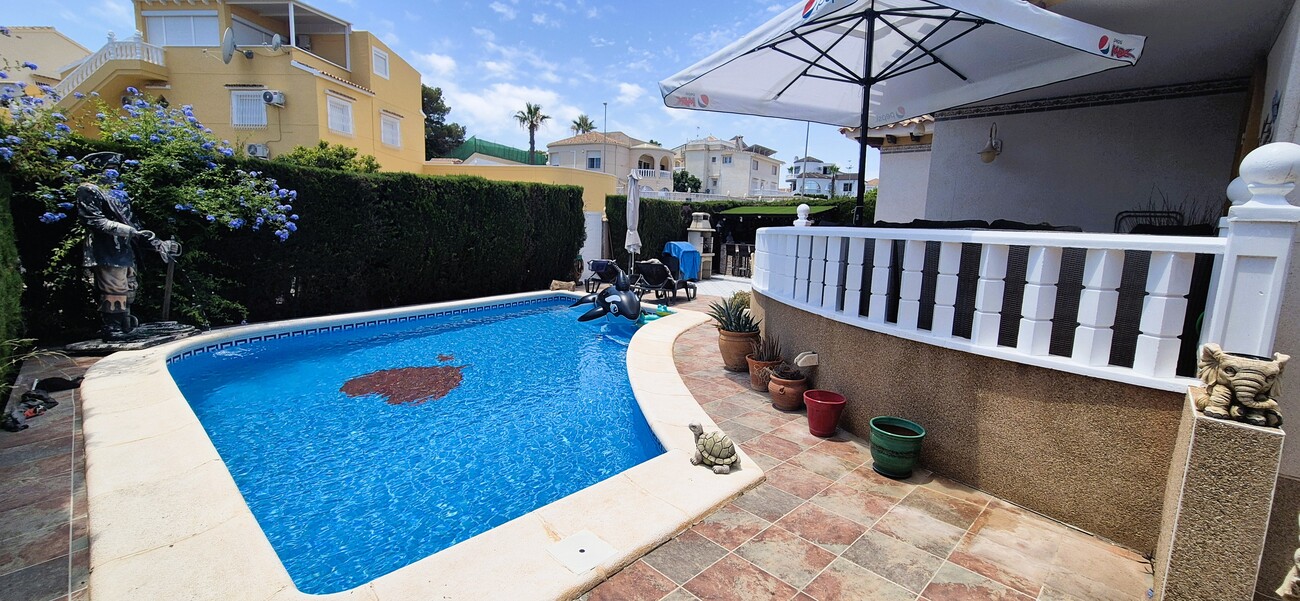 Villa for sale in Villamartin, Alicante, Spain