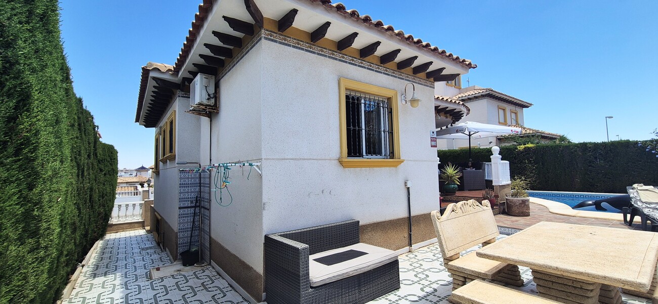 Villa for sale in Villamartin, Alicante, Spain
