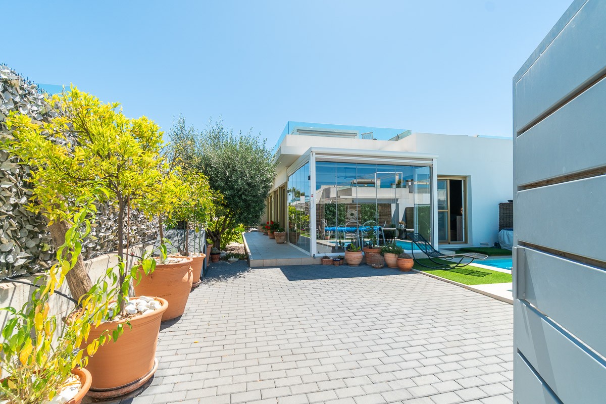 Villa for sale in Vistabella Golf Entre Naranjos, Alicante, Spain