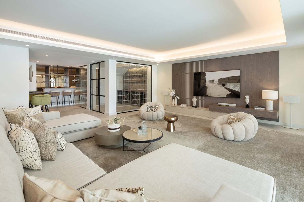 Villa for sale in Benahavis, Málaga, Spain