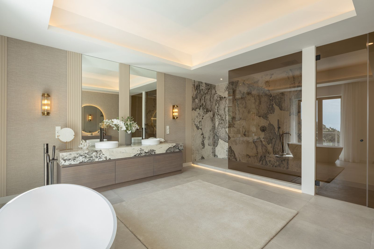 Villa for sale in Benahavis, Málaga, Spain