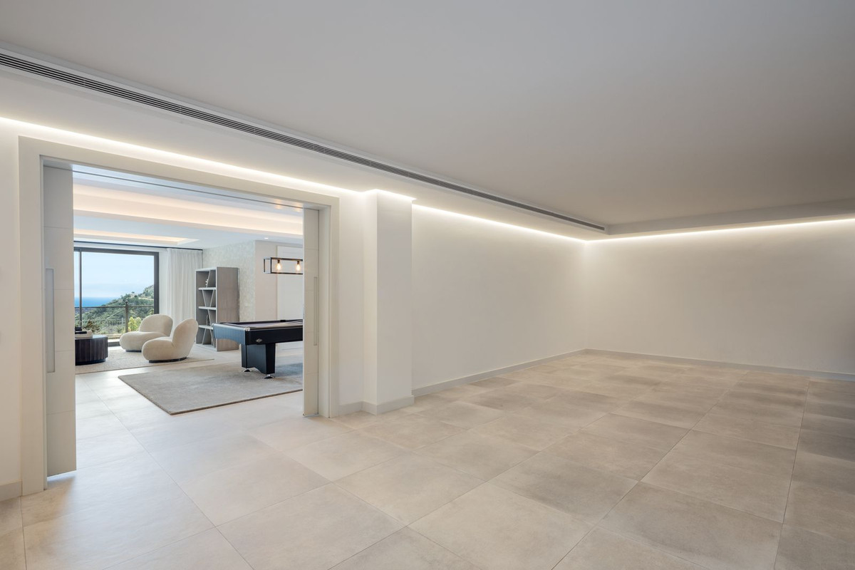 Villa for sale in Benahavis, Málaga, Spain