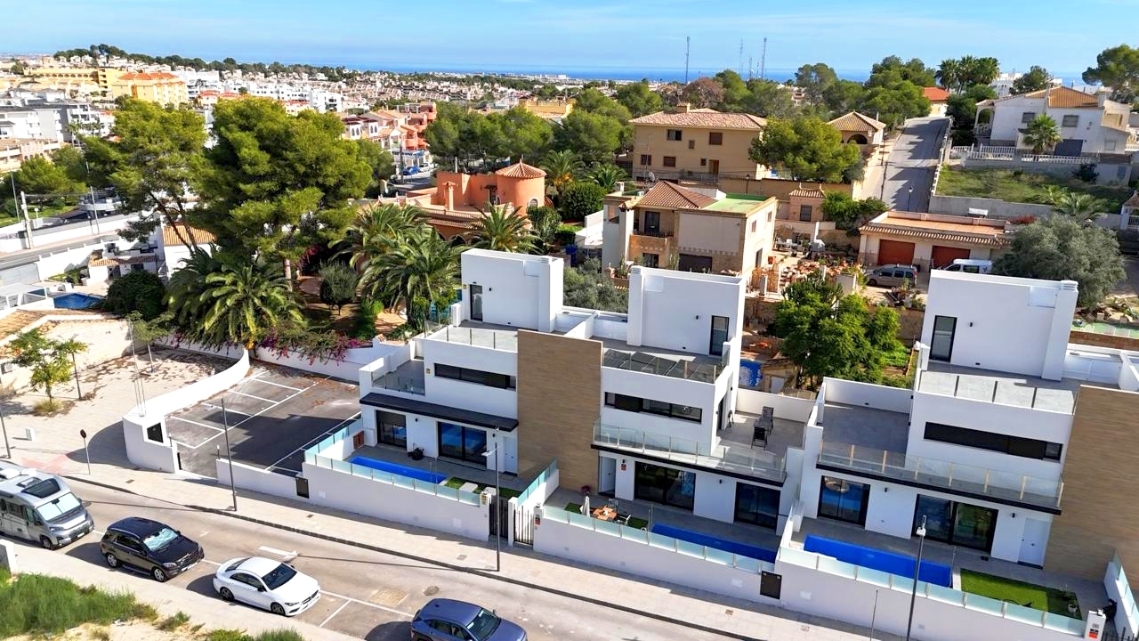 Villa for sale in Villamartin, Alicante, Spain