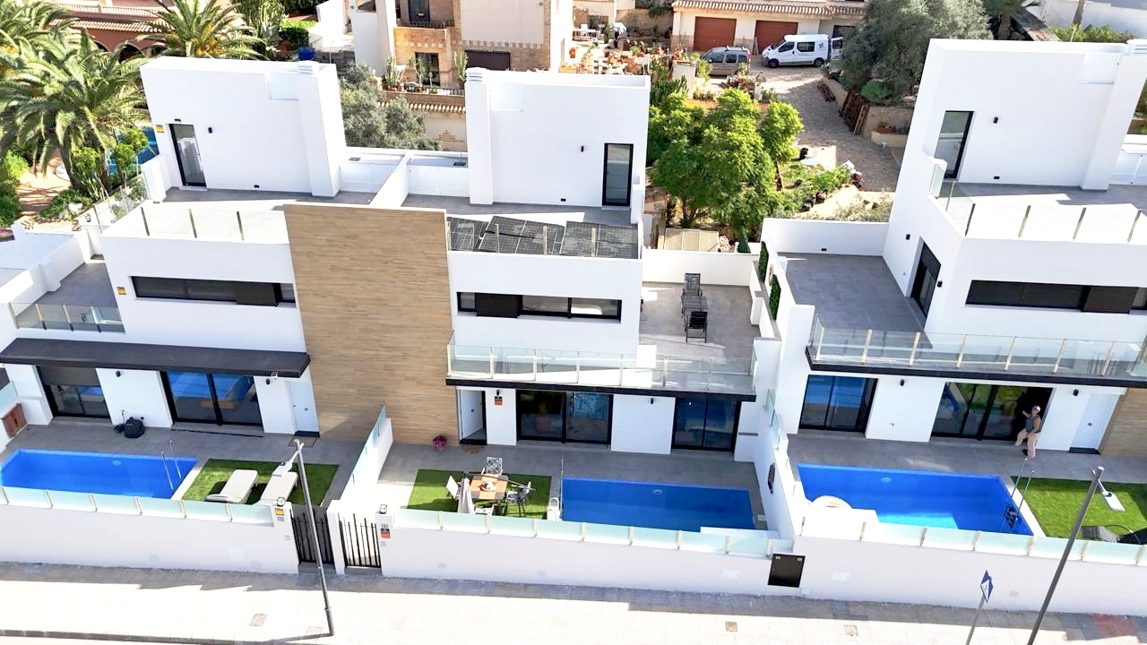 Villa for sale in Villamartin, Alicante, Spain