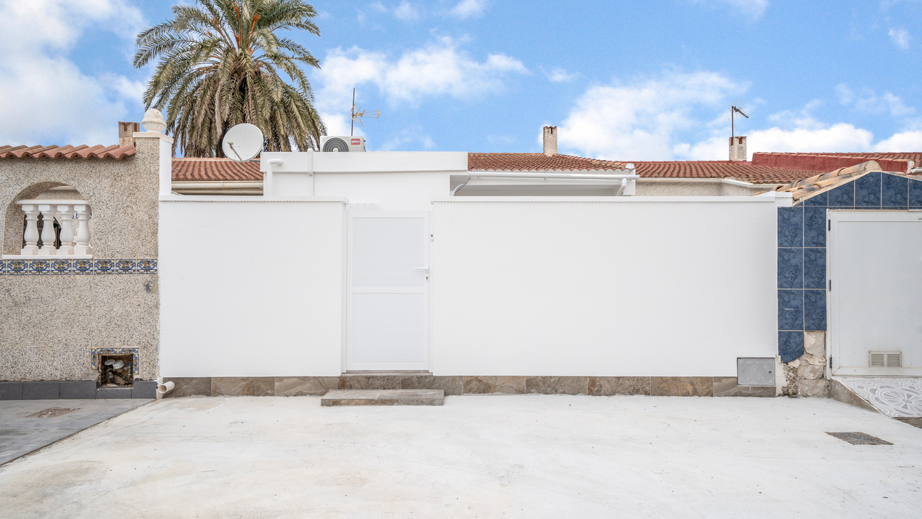 Bungalow for sale in Torrevieja, Alicante, Spain