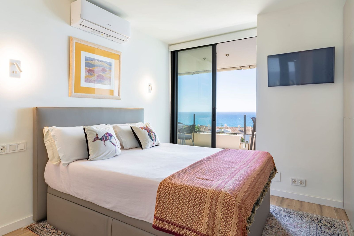 Apartment for sale in Rio Real Golf, Málaga, Spain