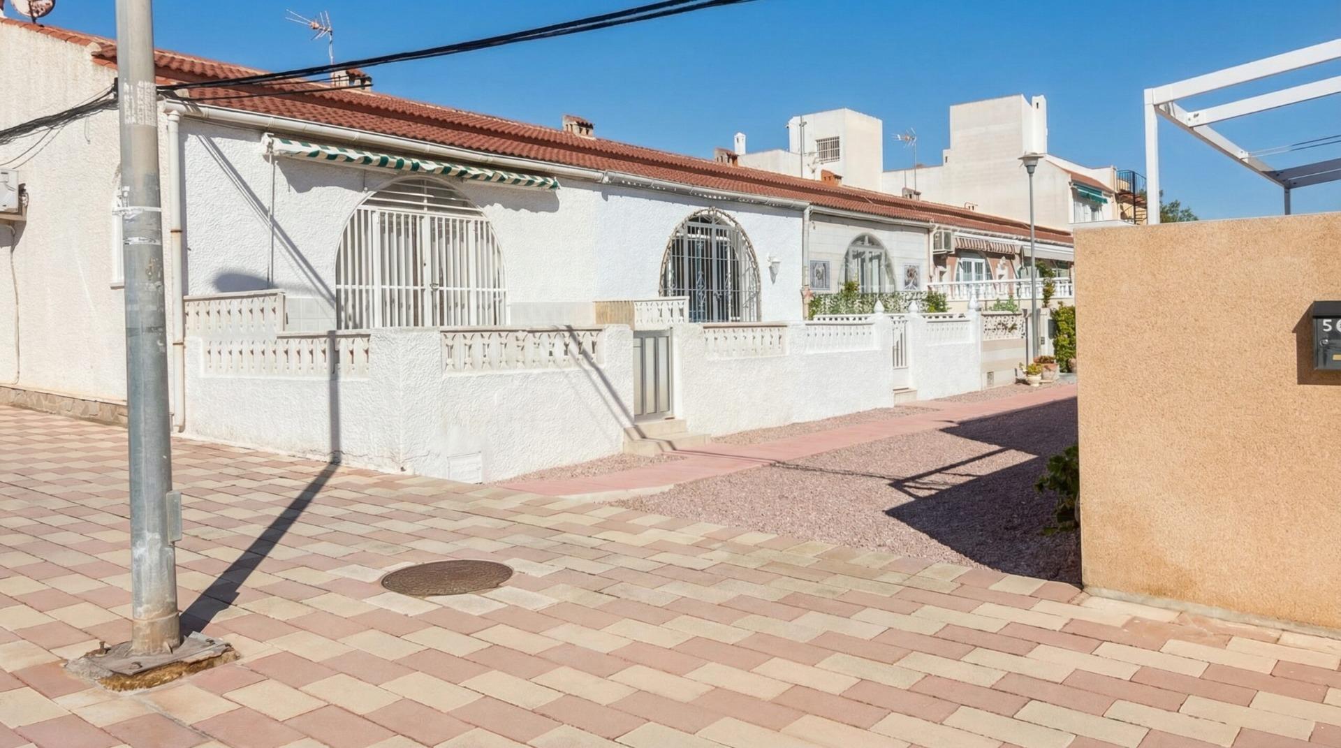 Bungalow for sale in Torrevieja, Alicante, Spain